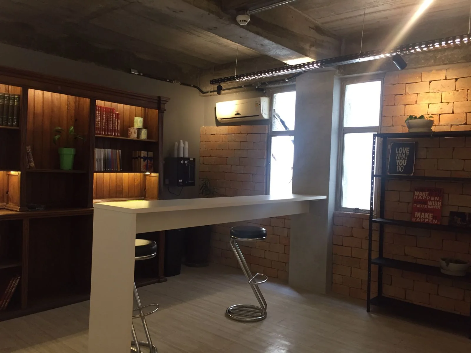 Espaço de apoio para coffee break no 3º andar da SP Locus