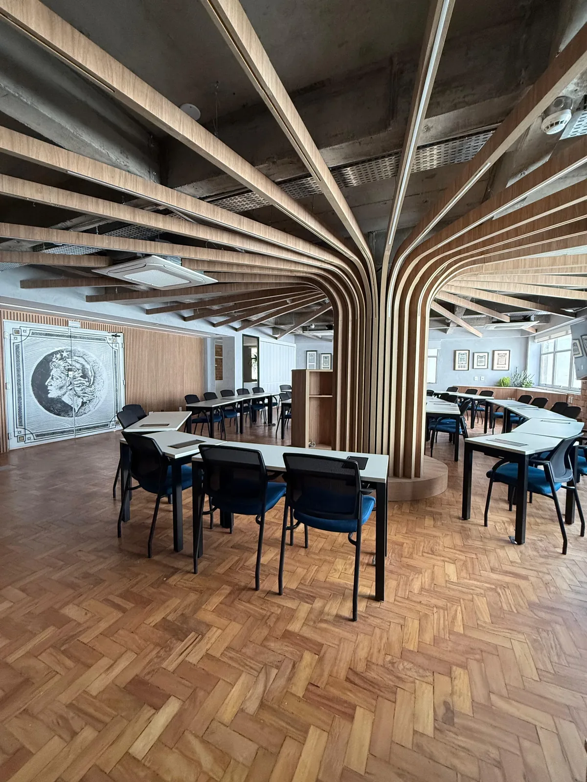 Auditório do 5º andar preparado para um evento corporativo