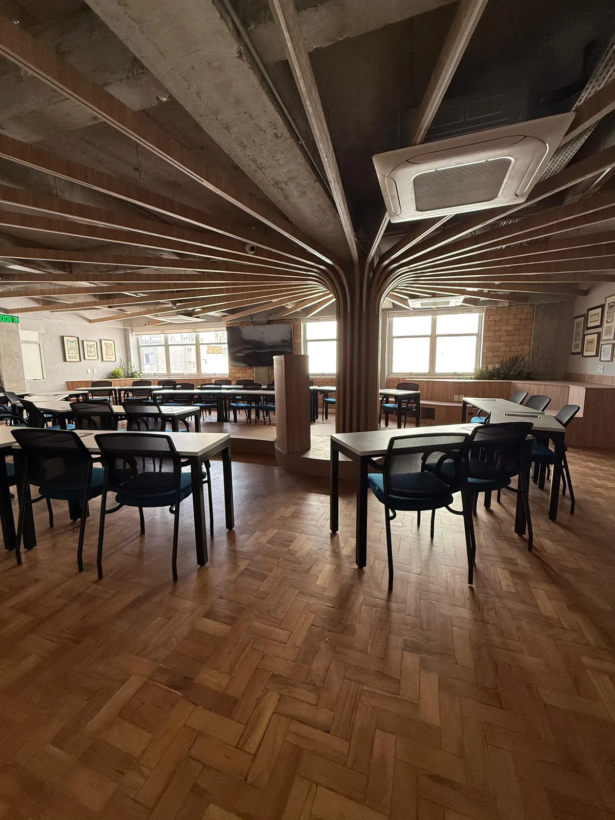 Auditório do 5º andar montado para receber um evento corporativo