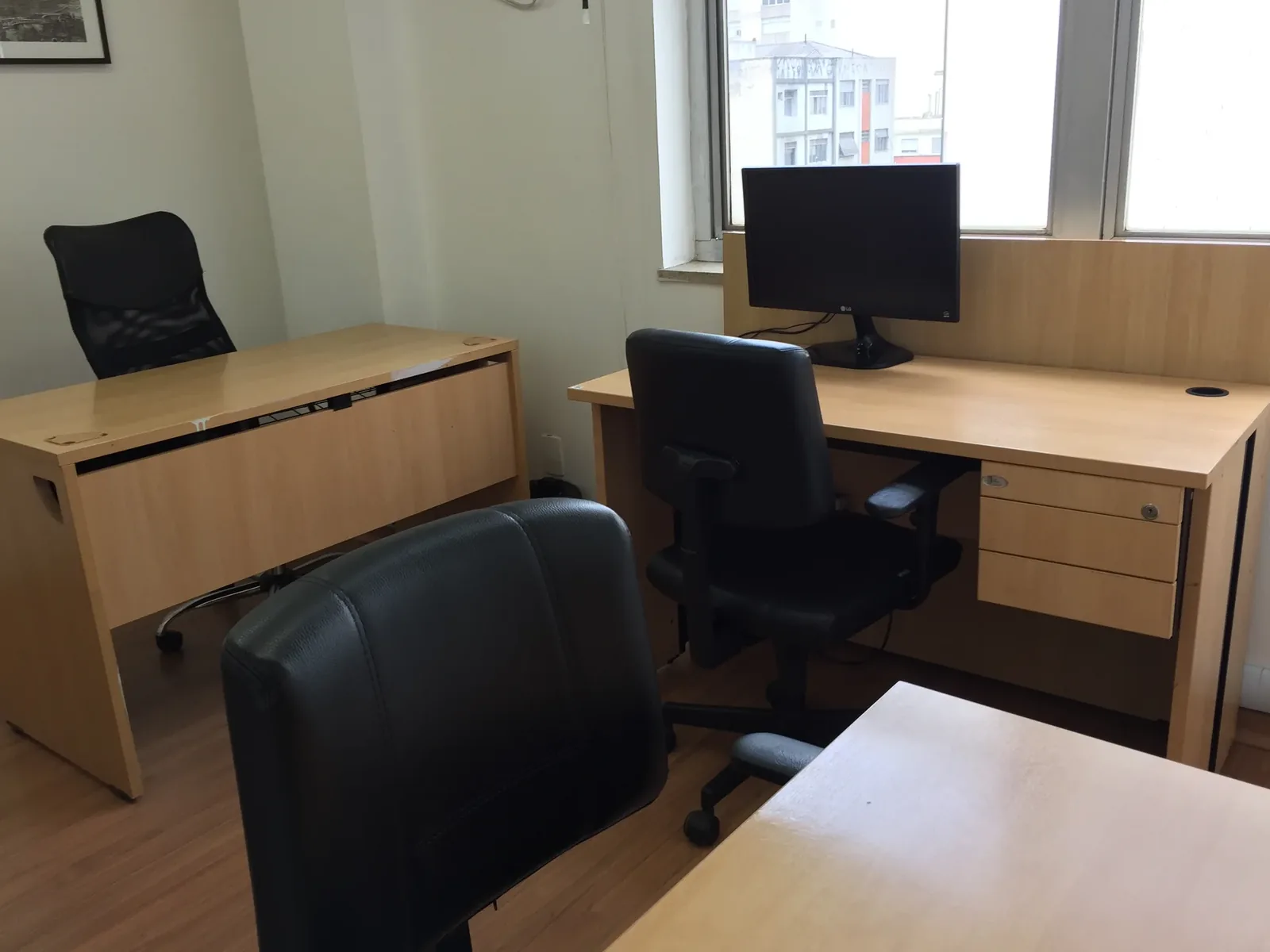 Sala privativa mobiliada para equipes na SP Locus